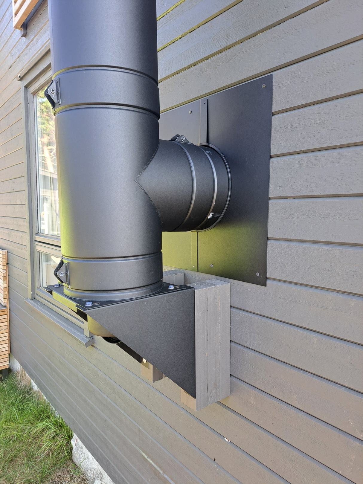 Veggkonsoll for stålpiper M14